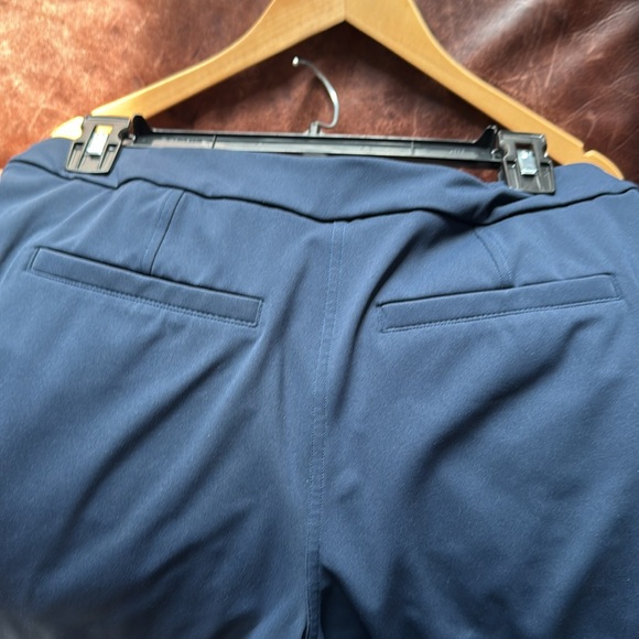 Lululemon navy pants with elastic waist and front slash pockets - Picture 3 of 3